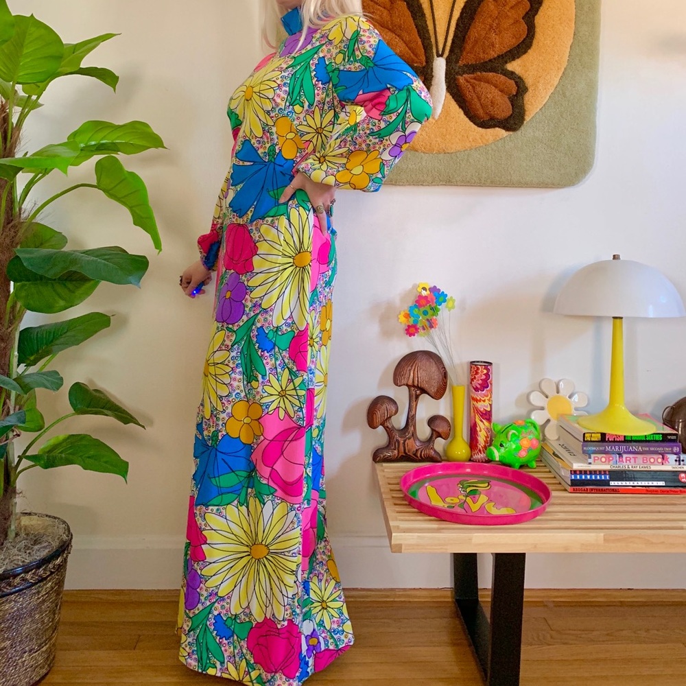 1970s mr blackwell bold floral jersey maxi gown - Picture 3 of 7